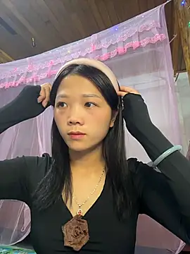 Snapshot of thaoyeuuu chatting on 10.26.25 thaoyeuuu online show from 10.26.25