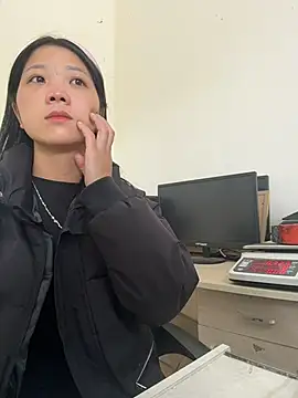 Snapshot of thaoyeuuu chatting on 10.27.25 thaoyeuuu online show from 10.27.25