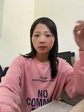 Snapshot of thaoyeuuu chatting on 10.29.25 thaoyeuuu online show from 10.29.25