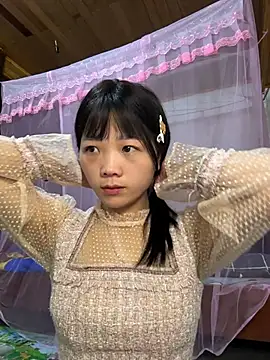 Snapshot of thaoyeuuu chatting on 11.25.25 thaoyeuuu online show from 11.25.25