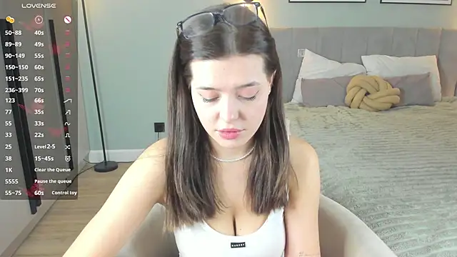 Snapshot of LubaStadt chatting on 12.17.25 LubaStadt online show from 12.17.25