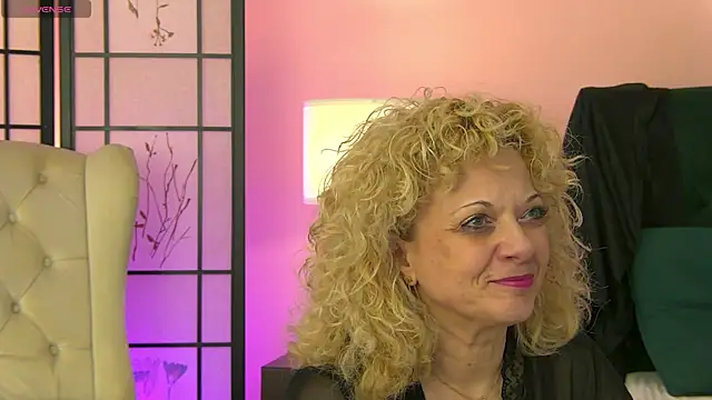 Snapshot of NiaMalkova chatting on 10.02.25 NiaMalkova online show from 10.02.25