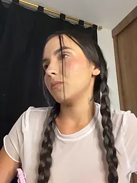 Scarlett05 online show from 11.20.25