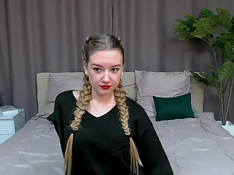 DarcyWilsy online show from 11.30.25