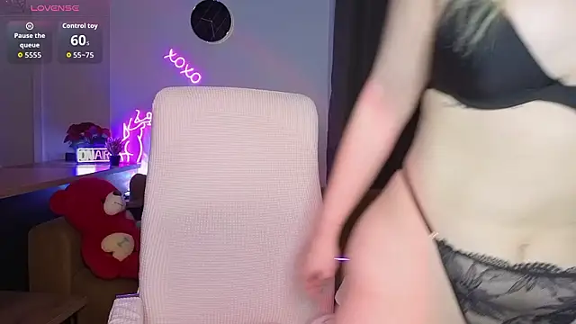 Snapshot of adrelaxina chatting on 03.17.26 adrelaxina online show from 03.17.26