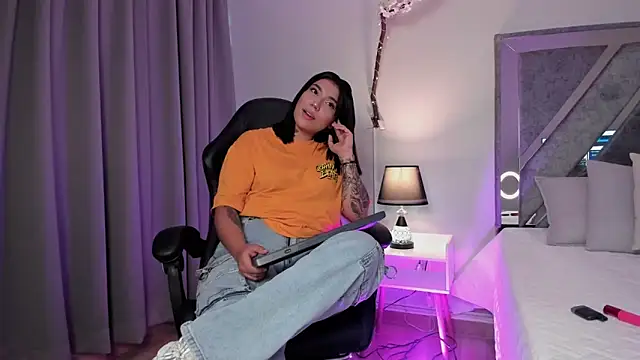 emy williams online show from 10.18.25