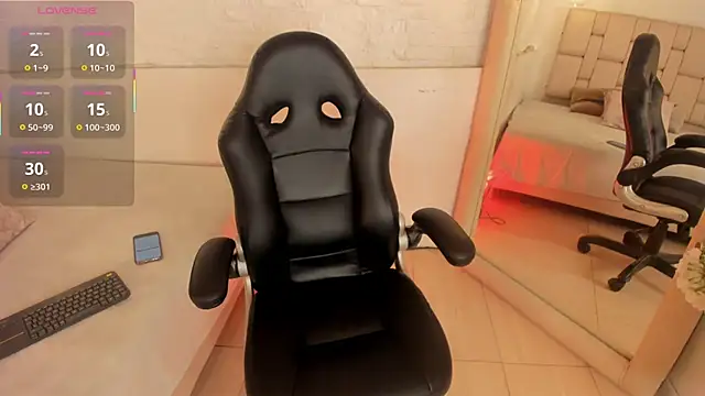 Snapshot of SophieCollins_1 chatting on 09.09.25 SophieCollins 1 online show from 09.09.25