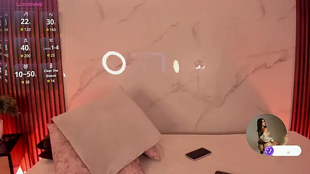 Snapshot of SophieCollins_1 chatting on 11.18.25 SophieCollins 1 online show from 11.18.25