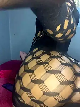 Snapshot of Lady-Amina chatting on 10.12.25 Lady-Amina online show from 10.12.25