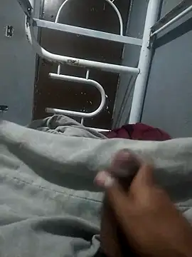 Snapshot of Hrickew chatting on 09.29.25 Hrickew online show from 09.29.25