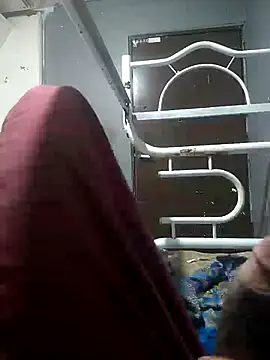 Snapshot of Hrickew chatting on 09.30.25 Hrickew online show from 09.30.25