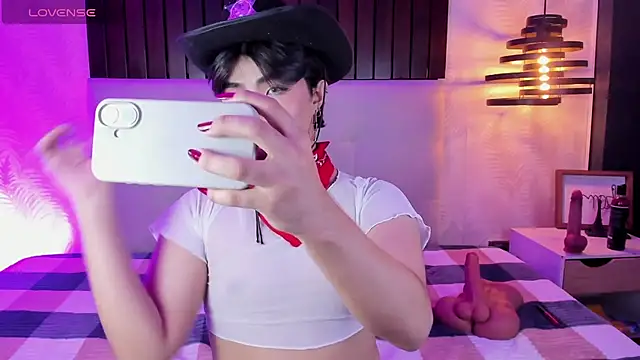 Creamy Angelo online show from 10.22.25