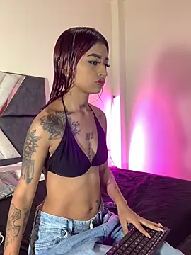 Snapshot of Dirty_isabella18 chatting on 10.05.25 Dirty isabella18 online show from 10.05.25