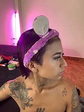 Snapshot of Dirty_isabella18 chatting on 10.21.25 Dirty isabella18 online show from 10.21.25