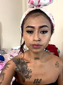 Snapshot of Dirty_isabella18 chatting on 10.29.25 Dirty isabella18 online show from 10.29.25