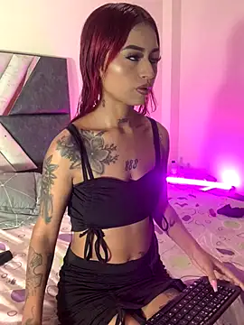 Snapshot of Dirty_isabella18 chatting on 11.24.25 Dirty isabella18 online show from 11.24.25