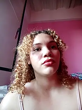 Snapshot of SirenRouge_69 chatting on 09.15.25 SirenRouge 69 online show from 09.15.25