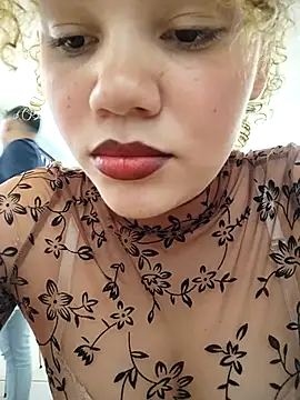 Snapshot of SirenRouge_69 chatting on 02.11.26 SirenRouge 69 online show from 02.11.26