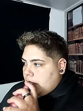 Snapshot of Hailey_Curvy chatting on 10.16.25 Hailey Curvy online show from 10.16.25