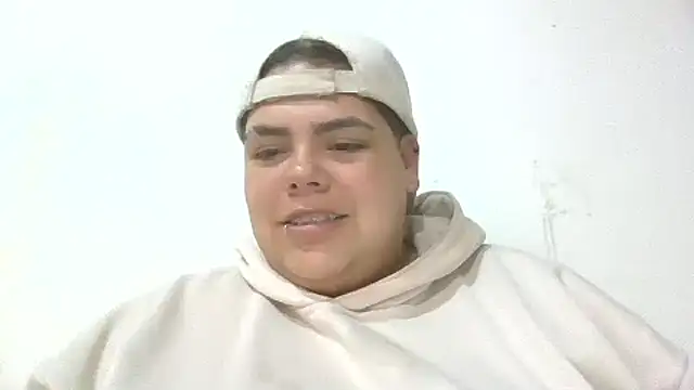 Snapshot of Hailey_Curvy chatting on 10.18.25 Hailey Curvy online show from 10.18.25