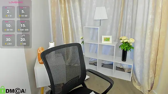 Snapshot of Hella_Fabel chatting on 10.02.25 Hella Fabel online show from 10.02.25