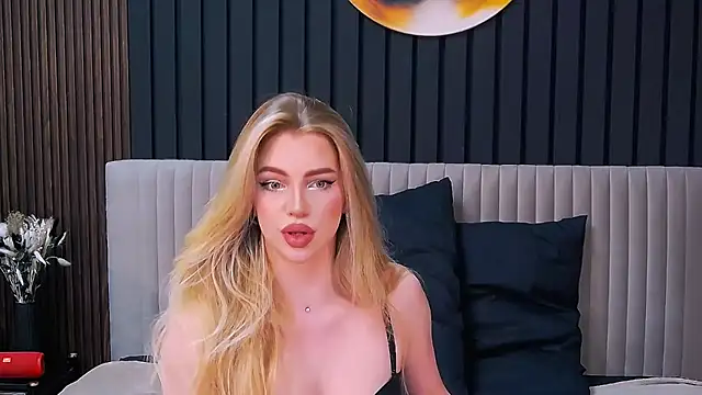 MilanaCeleste online show from 11.30.25