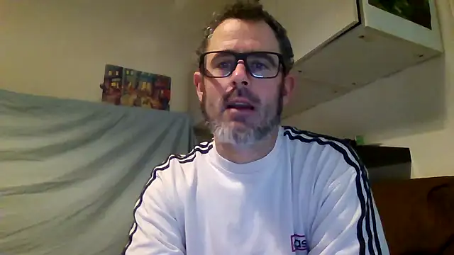 Snapshot of whatYwantMorrre chatting on 12.04.25 whatYwantMorrre online show from 12.04.25