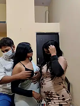 Snapshot of Hot_modal chatting on 11.25.25 Hot modal online show from 11.25.25