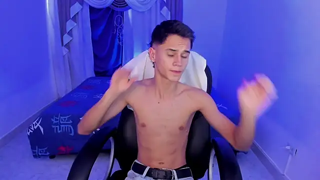 Snapshot of Aron_Boyy chatting on 09.27.25 Aron Boyy online show from 09.27.25