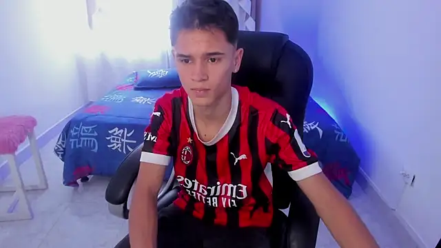 Snapshot of Aron_Boyy chatting on 09.29.25 Aron Boyy online show from 09.29.25