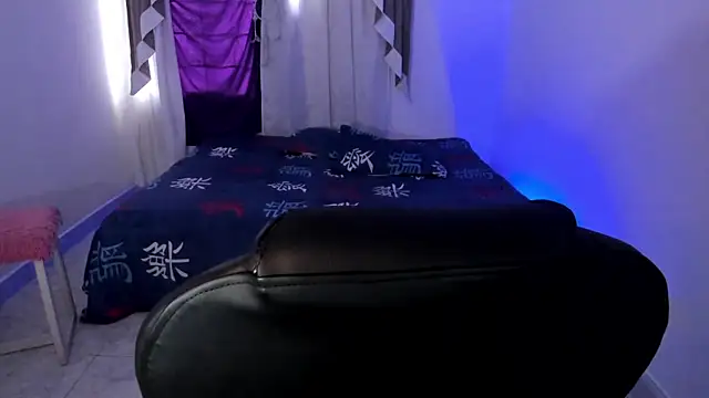 Snapshot of Aron_Boyy chatting on 10.10.25 Aron Boyy online show from 10.10.25