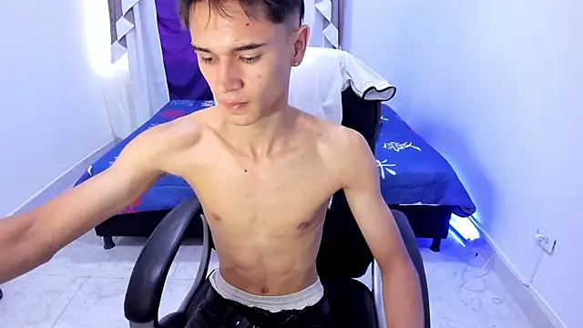 Snapshot of Aron_Boyy chatting on 10.14.25 Aron Boyy online show from 10.14.25