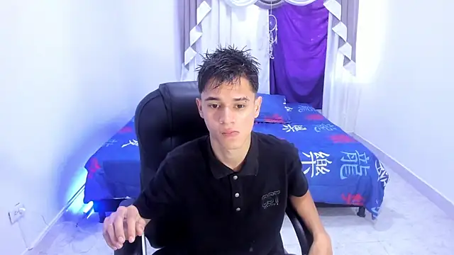 Snapshot of Aron_Boyy chatting on 10.17.25 Aron Boyy online show from 10.17.25