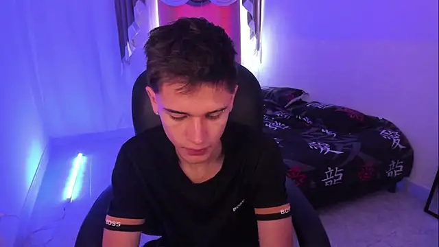 Snapshot of Aron_Boyy chatting on 12.01.25 Aron Boyy online show from 12.01.25