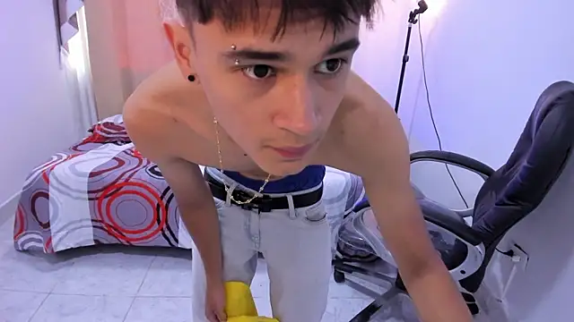 Aron Boyy online show from 04.22.26