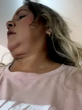 Snapshot of Lucy_Milf_474 chatting on 10.28.25 Lucy Milf 474 online show from 10.28.25