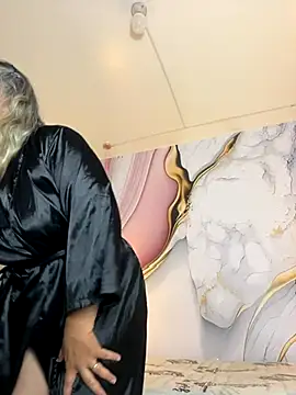 Snapshot of Lucy_Milf_474 chatting on 10.30.25 Lucy Milf 474 online show from 10.30.25