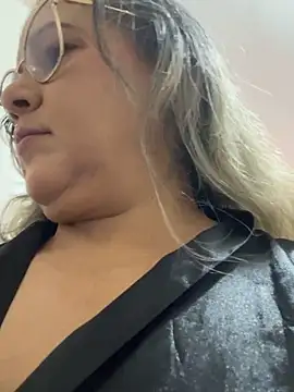 Snapshot of Lucy_Milf_474 chatting on 11.08.25 Lucy Milf 474 online show from 11.08.25