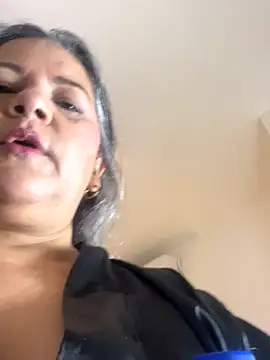 Snapshot of Lucy_Milf_474 chatting on 11.11.25 Lucy Milf 474 online show from 11.11.25