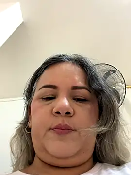 Snapshot of Lucy_Milf_474 chatting on 11.18.25 Lucy Milf 474 online show from 11.18.25