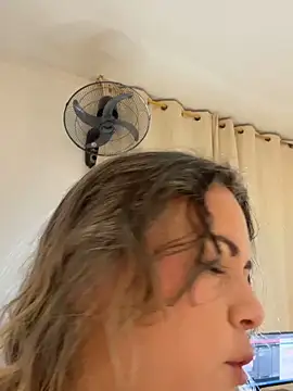 Snapshot of Lucy_Milf_474 chatting on 11.21.25 Lucy Milf 474 online show from 11.21.25