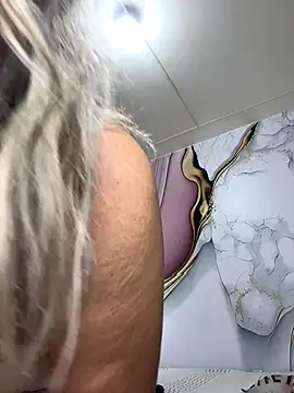 Snapshot of Lucy_Milf_474 chatting on 11.23.25 Lucy Milf 474 online show from 11.23.25