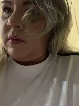 Snapshot of Lucy_Milf_474 chatting on 11.27.25 Lucy Milf 474 online show from 11.27.25