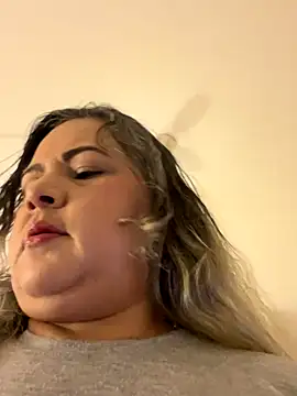 Snapshot of Lucy_Milf_474 chatting on 12.04.25 Lucy Milf 474 online show from 12.04.25