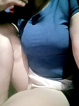 Snapshot of Surrilove chatting on 11.20.25 Surrilove online show from 11.20.25