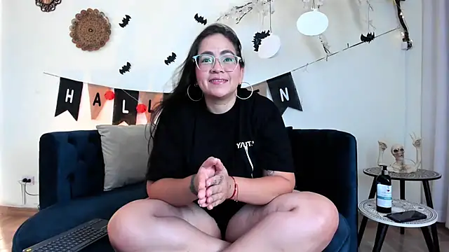 Snapshot of alissonbronw____ chatting on 10.15.25 alissonbronw online show from 10.15.25