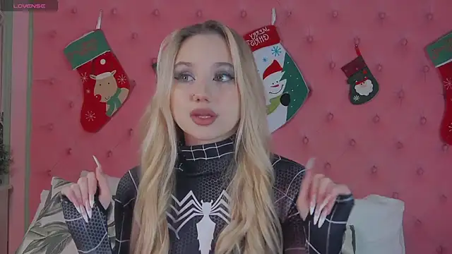 Sky Cutie online show from 12.18.25