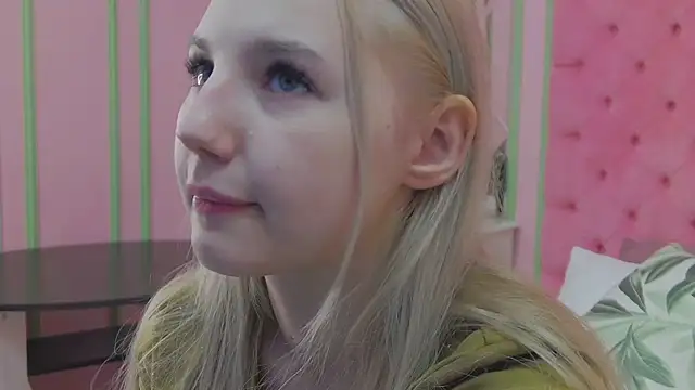 Snapshot of Sky_Cutie chatting on 06.15.26 Sky Cutie online show from 06.15.26