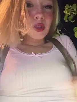 Snapshot of SweetBunnyGF chatting on 11.08.25 SweetBunnyGF online show from 11.08.25