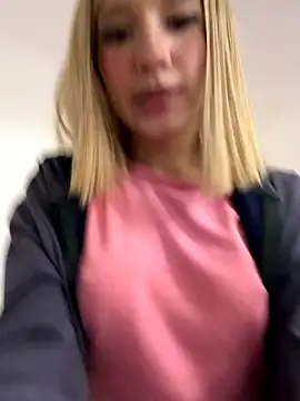 Snapshot of SweetBunnyGF chatting on 11.21.25 SweetBunnyGF online show from 11.21.25